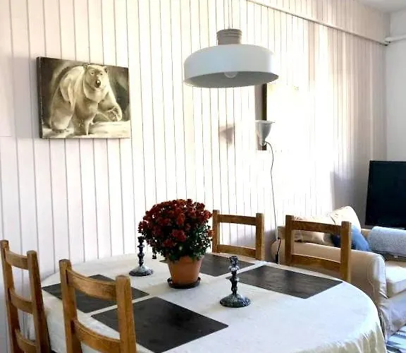Alexandra Apartment *