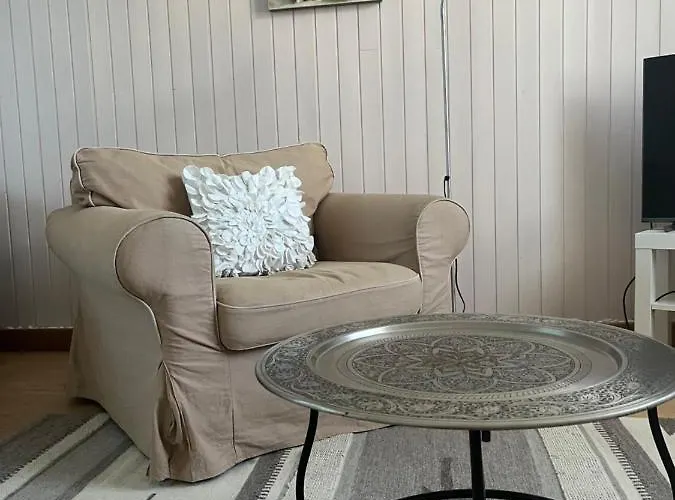 Alexandra Apartment *